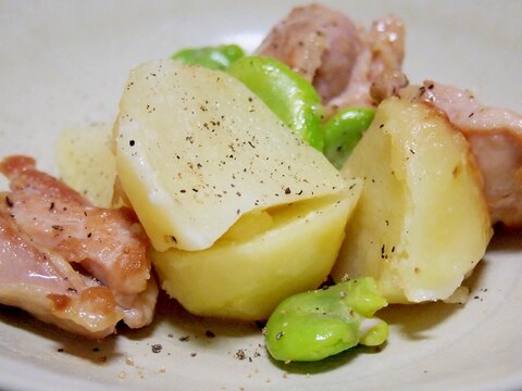 鶏肉とじゃがいもとそら豆のソテー